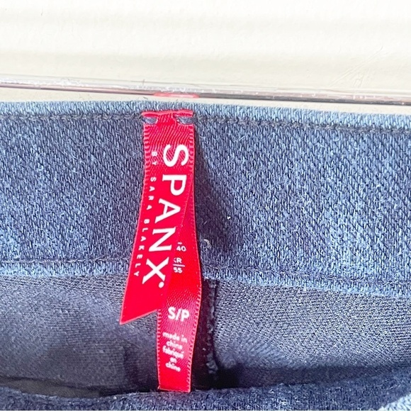 Spanx Jean-ish® Ankle Leggings in Twilight Rinse Size Small - Picture 4 of 8